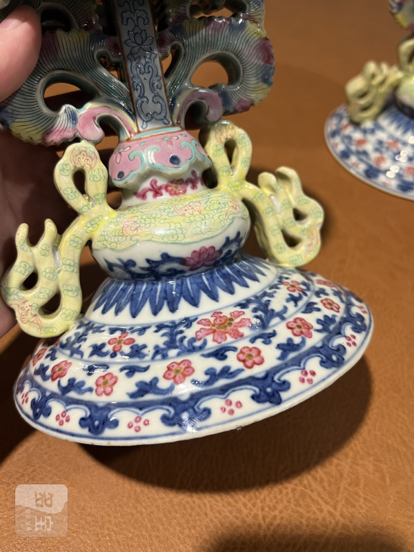 清乾隆 青花粉彩缠枝花卉纹供座（一对） - 图9